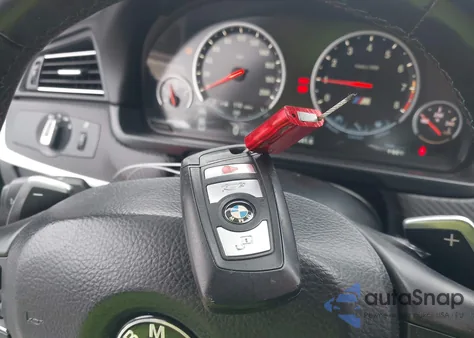 2013 BMW M5 из США, поврежденный, VIN WBSFV9C53DD096270